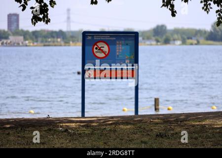 Warning signs at Zevenhuizerplas for Zwemmersjeuk (Swimmer's itch, also called cercarial dermatitis) during summer Stock Photo