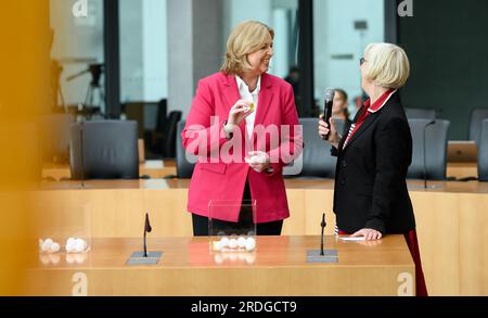 Berlin, Germany. 21st July, 2023. Bundestag President Bärbel Bas (l, SPD), together with Christine von Blanckenburg of the Nexus Institute, draws the participants of the first Citizens' Council 'Nutrition in Transition' at the Citizens' Lottery in the German Bundestag. Before the German Bundestag's first Citizens' Council 'Nutrition in Transition: Between Private Concerns and State Responsibilities' begins its work in the fall, its composition will be decided by lottery. Credit: Bernd von Jutrczenka/dpa/Alamy Live News Stock Photo