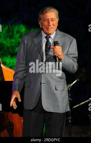 Miami, United States Of America. 20th Mar, 2012. MIAMI, FL - MARCH 19: Tony Bennett and Alejandro Sanz perform at the Tony Bennett Benefit Gala - at Vizcaya Museum & Gardens on March 19, 2012 in Miami, Florida. People: Tony Bennett Credit: Storms Media Group/Alamy Live News Stock Photo