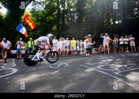 Domancy, France 18th July 2023: Tour de france fans cheering a cyclist during the time trial stage. Stock Photo