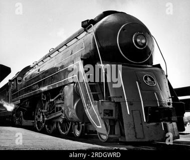 Cincinnati, Ohio:  March 25, 1955. The Baltimore and Ohio locomotive, the 'Cincinnatian', for the passenger train that ran between Baltimore, Maryland, and Cincinnati, Ohio, starting  in 1947. Stock Photo