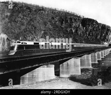 Harpers Ferry, West Virginia:  c. 1951 The Baltimore and Ohio Railroad's Capitol Limited passenger train crossing the Potomac River on a trestle at Harpers Ferry. Stock Photo