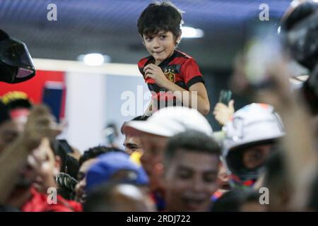 Recife, Brazil. 21st July, 2023. PE - RECIFE - 21/07/2023 - RECIFE, ARRIVAL OF DIEGO SOUZA - Torcida Sport packs Recife airport to receive Diego Souza who arrives on Friday night (21) for his third visit to Clube do Sport. Photo: Rafael Vieira/AGIF/Sipa USA Credit: Sipa USA/Alamy Live News Stock Photo