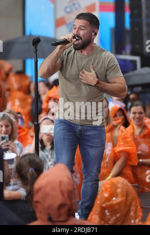 Ny, USA. 21st July, 2023. Rockefeller Plaza, New York, USA, July, 21 2023 - Country Singers Dan Smyers and Shay Mooney of Dan   Shay perform at the Today Show CITI Concerts in New York City. Photo: Giada Papini Rampelotto/EuropaNewswire (Credit Image: © Luiz Rampelotto/ZUMA Press Wire) EDITORIAL USAGE ONLY! Not for Commercial USAGE! Stock Photo