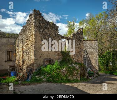 Dilapidated building in the contrada san Alberto,Pacentro Stock Photo