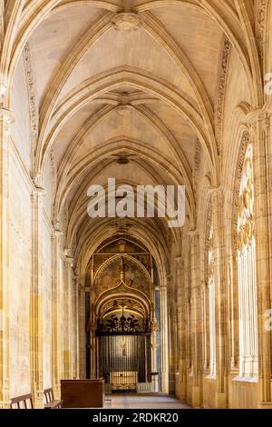 Segovia, Spain, 03.10.21. Cloister of the Segovia Cathedral in Gothic flamboyant style with carved decorative vaults, columns, openwork tracery window Stock Photo