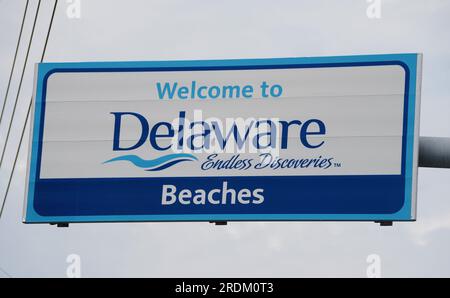 Fenwick Island, Delaware, U.S.A - July 8, 2023 - Welcome to Delaware beaches sign on the road Stock Photo