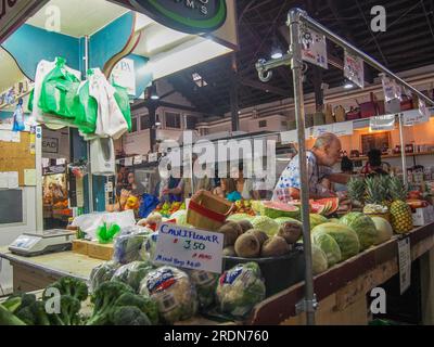 Fruit and vegetable stand at the Central Market in Lancaster, Pennsylvania, June 5, 2023, © Katharine Andriotis Stock Photo