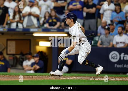 Milwaukee, Wisconsin, USA. Milwaukee, WI, USA. 22nd July, 2023. Milwaukee Brewers right fielder Sal Frelick (10) hits a sacrifice fly that scores two runs during the game between the Milwaukee Brewers and the Atlanta Braves at American Family Field in Milwaukee, WI. Darren Lee/CSM/Alamy Live News Credit: Cal Sport Media/Alamy Live News Stock Photo