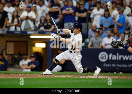 Milwaukee, Wisconsin, USA. Milwaukee, WI, USA. 22nd July, 2023. Milwaukee Brewers right fielder Sal Frelick (10) hits a sacrifice fly that scores two runs during the game between the Milwaukee Brewers and the Atlanta Braves at American Family Field in Milwaukee, WI. Darren Lee/CSM/Alamy Live News Credit: Cal Sport Media/Alamy Live News Stock Photo