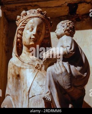 Retablo en mármol blanco de la Virgen María de la iglesia de Santa María de Cornellá de Conflent, 1345. Author: JAUME CASCALLS. Stock Photo