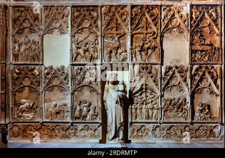 Retablo en mármol blanco de la Virgen María de la iglesia de Santa María de Cornellá de Conflent, 1345. Author: JAUME CASCALLS. Stock Photo