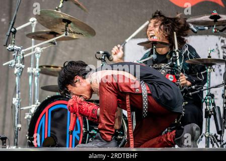 taka-and-tomoya-one-ok-rock-