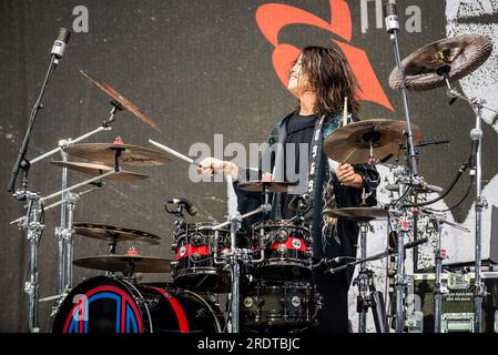 tomoya-one-ok-rock-2rdtbjc.jpg