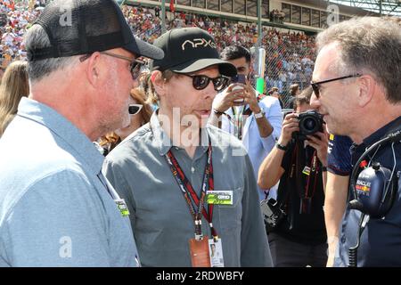 MOGYOROD, BUDAPEST, Hungary. 23rd July, 2023. legendary producer Jerry Bruckheimer talking to Christian Horner and Chad Oman, producer of the Formula One based movie Apex. Formula One race, F1 Grand Prix - Formel 1 Ungarn - Formel 1 - 23. JULY2023 am Hungaroring, - Honorarpflichtiges Foto, Fee liable image, Copyright © THILL Arthur/ATPimages (THILL Arthur/ATP/SPP) Credit: SPP Sport Press Photo. /Alamy Live News Stock Photo
