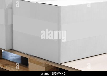 Cardboard boxes on a pallet  ready for delivery in a warehouse, logistics warehouse Delivery logistics concept background Stock Photo