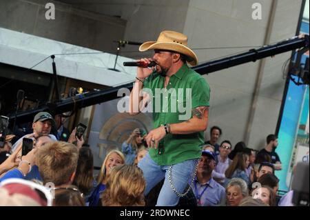 Manhattan, United States Of America. 31st Dec, 2008. NEW YORK, NY - AUGUST 25: Singer Jason Aldean performs in concert on NBC's 'Today' at Rockefeller Plaza on August 25, 2017 in New York City. People: Jason Aldean Credit: Storms Media Group/Alamy Live News Stock Photo