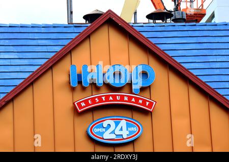 FEBRUARY 1, 2019 LOS ANGELES, CA, USA - Edward Hopper style view of Los  Angeles California IHOP at night with neon sign on Stock Photo - Alamy