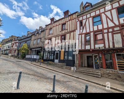 (C) Denis TRASFI / MAXPPP - France, Bretagne, Morbihan, Ville de Vannes le 21 juillet 2023 - Rue avec maisons mansardées / France, Brittany, Morbihan, Stock Photo