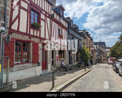 (C) Denis TRASFI / MAXPPP - France, Bretagne, Morbihan, Ville de Vannes le 21 juillet 2023 - Rue avec maisons mansardées / France, Brittany, Morbihan, Stock Photo