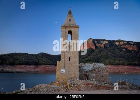 Bell tower of Sant Romà de Sau at dawn with the decreasing Moon during the 2022-23 drought (Osona, Barcelona, Catalonia, Spain) Stock Photo
