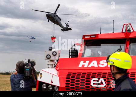 Bell 412 firefighting helicopter in the Serranía de Cuenca Stock Photo ...
