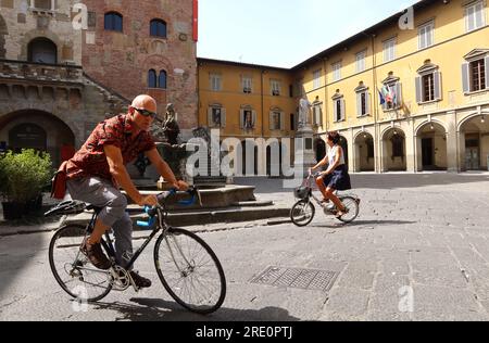 Florence, Italy. 19th July, 2023. People ride bicycles in Prato, in the outskirts of Florence, Tuscany region, Italy, on July 19 2023. High temperatures forecast to persist across most of central and southern regions of Italy through at least July 24. Red high-temperature warnings have been issued for 23 towns, including Bologna, Florence, Rome and Napoli. (Photo by Elisa Gestri/Sipa Usa) Credit: Sipa USA/Alamy Live News Stock Photo