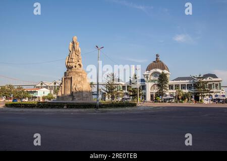 Workers' square containining the Monument to the Dead of the First World War, and Maputo railway station Stock Photo