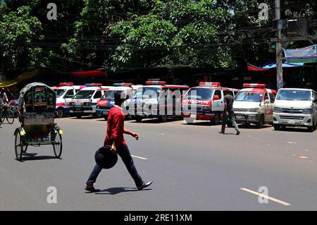 July 24, 2023, Chittagong, Chittagong Medical College Hospi, Bangladesh: July 24, 2023. Chittagong, Bangladesh : A line of private ambulances parked in front of the Chittagong Medical College Hospital in Bangladesh.Bangladesh Ambulance Malik Kalyan Samiti has announced the suspension of ambulance movement across the country for an indefinite period to realize 6-point demands including making toll free and formulating policies for ambulance movement on all roads and bridges of the country.The organization said that the movement of ambulances will be stopped across the country fr Stock Photo