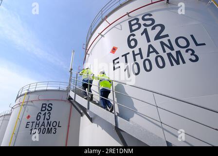 The Tereos plant, mainly dedicated to the production of bioethanol, in Lillebonne (northern France). Maintenance technician near ethanol storage tanks Stock Photo