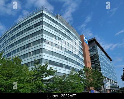 Large modern hospital building, Western Hospital in Toronto Stock Photo