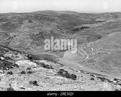 Amman, Jordan  c. 1927 The river Wady Sha'ib Es-Salt in the ancient city of Sihon, King of the Amorites Stock Photo