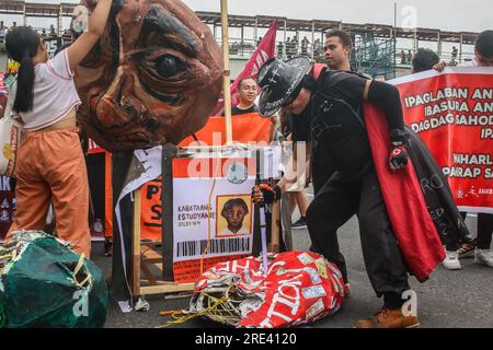 Quezon City, Rizal, Philippines. 24th July, 2023. Protesters focuses on government's human rights violation, sovereign rights over West Philippine Sea, unemployment, wage increase and other social issues that the country's still facing. (Credit Image: © Ryan Eduard Benaid/ZUMA Press Wire) EDITORIAL USAGE ONLY! Not for Commercial USAGE! Stock Photo