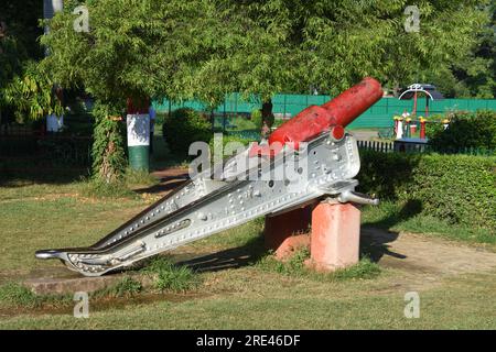 British canon at the Chandrashekhar Azad Park (also known by its former name Alfred Park, and Company Bagh during the Company Raj). It is a public par Stock Photo