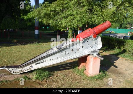 British canon at the Chandrashekhar Azad Park (also known by its former name Alfred Park, and Company Bagh during the Company Raj). It is a public par Stock Photo