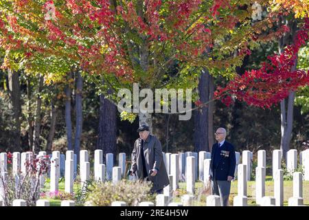 Sir Michael Caine as Bernard Jordan in The Great Escaper on location at Brookwood Military Cemetery Stock Photo