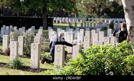 Sir Michael Caine as Bernard Jordan in The Great Escaper on location at Brookwood Military Cemetery Stock Photo