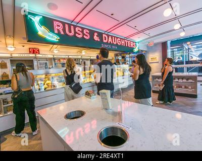 Lunchtime at the brand new branch of the Russ & Daughters appetizing store in Hudson Yards in New York on Friday, July 21, 2023. (© Richard B. Levine) Stock Photo