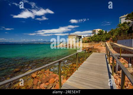 Wooden footbridge of the Salou coastal path surrounding the old lazaretto from 1829 (Tarragona, Catalonia, Spain) ESP: Pasarela de madera en Salou Stock Photo