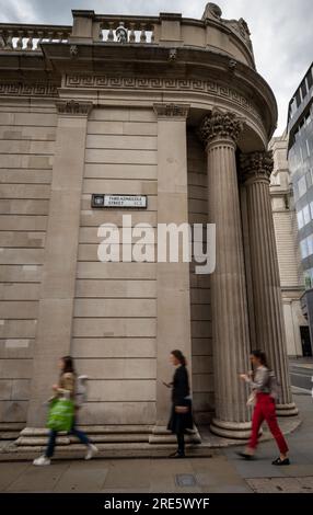 Threadneedle street sign City of London EC2 England UK Stock Photo - Alamy