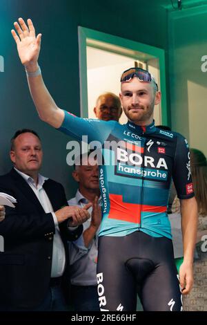 Roeselare, Belgium. 25th July, 2023. Belgian Jordi Meeus of Bora-Hansgrohe celebrates on the podium of the 'Natourcriterium Roeselare' cycling event, Tuesday 25 July 2023 in Roeselare. The traditional 'criteriums' are local showcases for which mainly cyclists who rode the Tour de France are invited. BELGA PHOTO KURT DESPLENTER Credit: Belga News Agency/Alamy Live News Stock Photo
