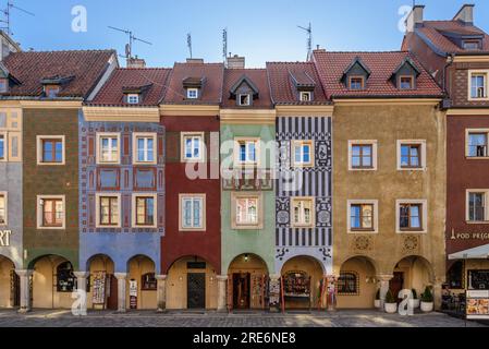 Poznań, Poland - 28 MAY 2022: Outdoor exterior sunny view at Old Market Square surrounded with colorful iconic Merchants' Houses. Stock Photo