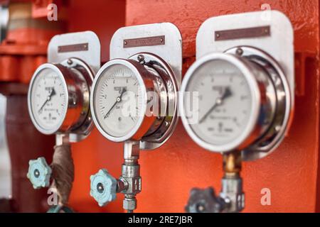 Vintage Marine pressure meter Stock Photo - Alamy