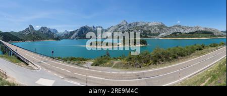Panoramic view at the Riaño Reservoir, located on Picos de Europa or Peaks of Europe, a mountain range forming part of the Cantabrian Mountains in nor Stock Photo