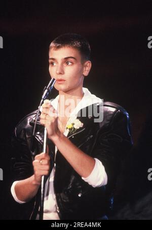 FILED - 16 March 1990, North Rhine-Westphalia, Cologne: The singer Sinead O'Connor ( Shuhada' Sadaqat ) at a TV appearance on 16.03.1990 Photo: Horst Galuschka/dpa Stock Photo