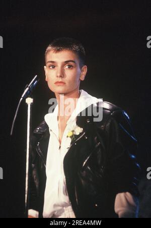 FILED - 16 March 1990, North Rhine-Westphalia, Cologne: The singer Sinead O'Connor ( Shuhada' Sadaqat ) at a TV appearance on 16.03.1990 Photo: Horst Galuschka/dpa Stock Photo