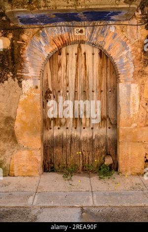 Old wooden door of a house in Bovera (Les Garrigues, Lleida, Catalonia, Spain) ESP: Puerta antigua de madera de una casa en Bovera (Lérida, España) Stock Photo