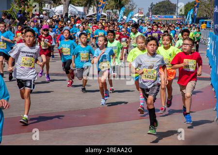 Costa Mesa, California, USA. 5th May, 2018. 10-year-old multiracial runners leave the starting line as the race begins at a community track event in Costa Mesa, CA. (Credit Image: © Spencer Grant/ZUMA Press Wire) EDITORIAL USAGE ONLY! Not for Commercial USAGE! Stock Photo