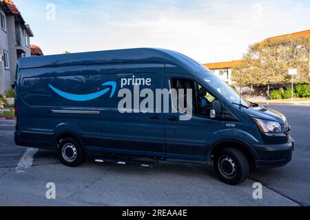 Los Angeles, California, USA. 4th Apr, 2023. An Amazon logistics e-commerce delivery sprinter van on a route through the Palms Neighborhood of West LA. (Credit Image: © Taidgh Barron/ZUMA Press Wire) EDITORIAL USAGE ONLY! Not for Commercial USAGE! Stock Photo