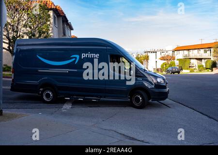 Los Angeles, California, USA. 4th Apr, 2023. An Amazon logistics e-commerce delivery sprinter van on a route through the Palms Neighborhood of West LA. (Credit Image: © Taidgh Barron/ZUMA Press Wire) EDITORIAL USAGE ONLY! Not for Commercial USAGE! Stock Photo